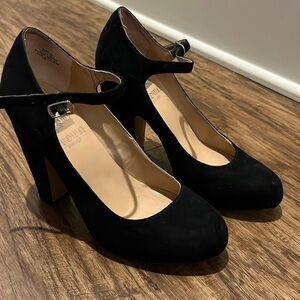 Black Mary Jane strap heel - size 6
